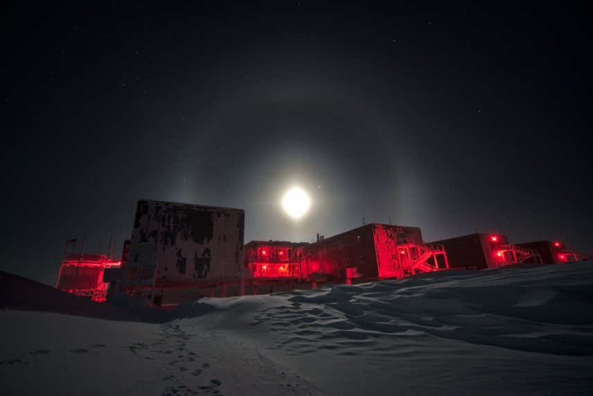 Moon over Amundsen-Scott